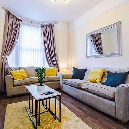 리버풀 Finchley House Lovely House In Anfield, 2 Minutes Walk From The Stadium, Parking And Wifi 빌라 외부 사진